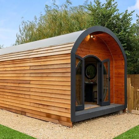 Apple - Luxury Cabin In The Cotswolds Villa Alderton  Exterior foto