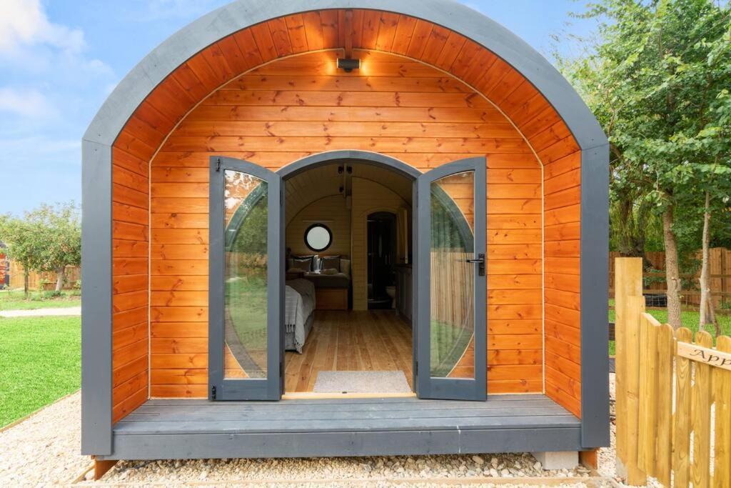 Apple - Luxury Cabin In The Cotswolds Villa Alderton  Exterior foto