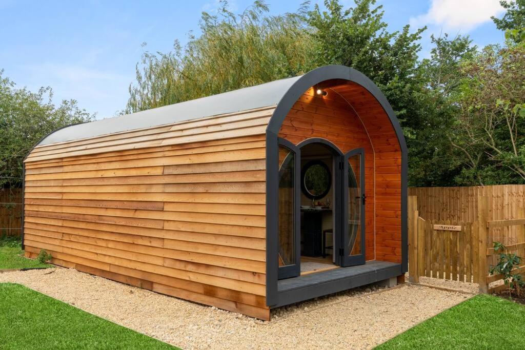 Apple - Luxury Cabin In The Cotswolds Villa Alderton  Exterior foto