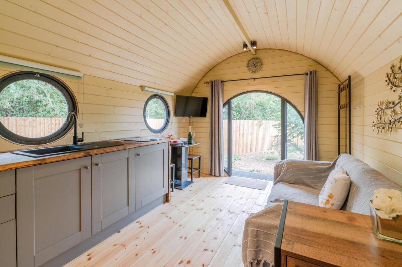Apple - Luxury Cabin In The Cotswolds Villa Alderton  Exterior foto
