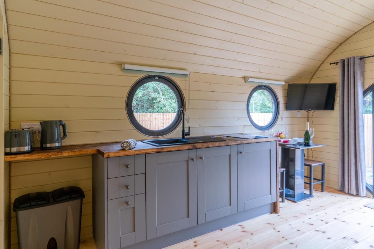Apple - Luxury Cabin In The Cotswolds Villa Alderton  Exterior foto